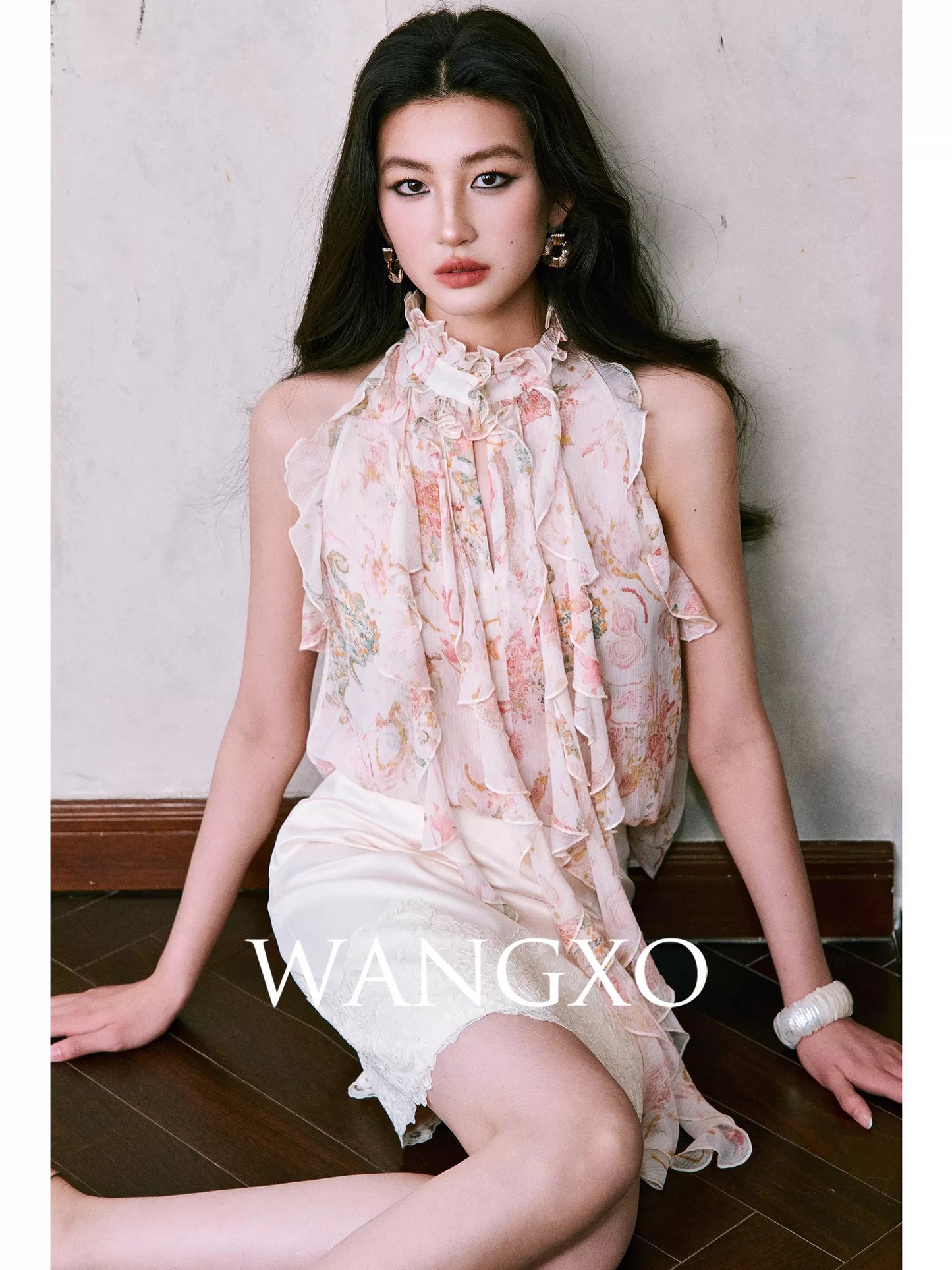 WANGXO | Printed Georgette | Retro French Court Style Ruffled Ribbon Stand Collar Sleeveless Top