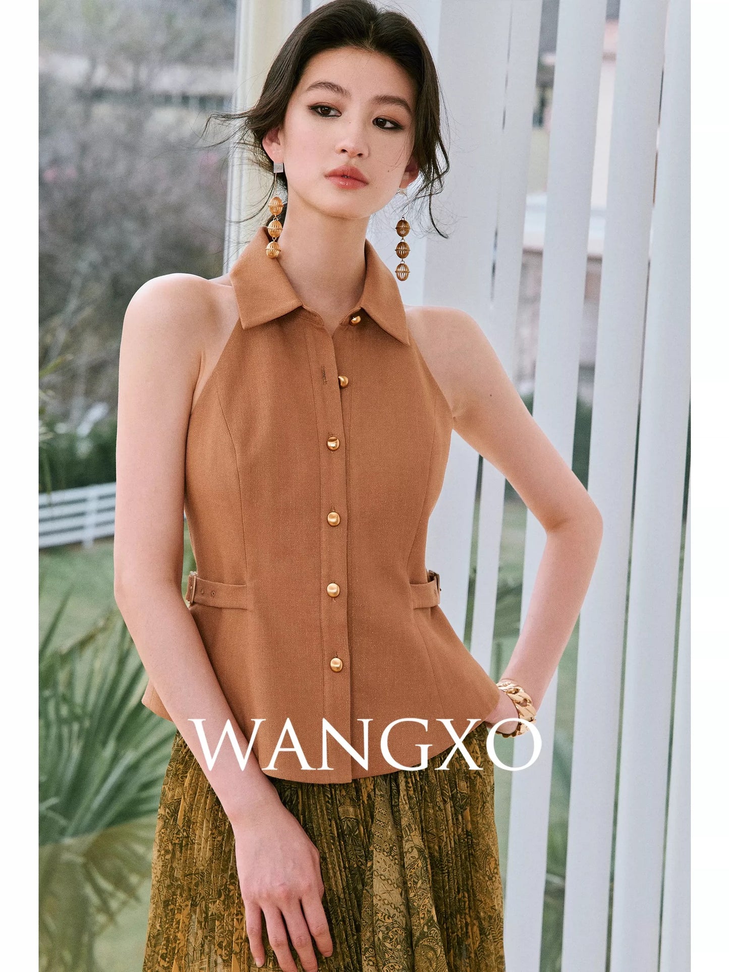 WANGXO | Linen-like, slightly shimmering multi-fiber blend | French-style collared, halter neck, fitted waist vest top