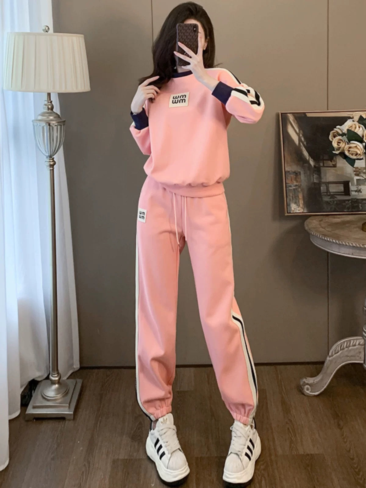 Fashion sports casual suits for women 2025 autumn and winter new style fashion long-sleeved round neck sweatshirt plus velvet thickened two-piece suit