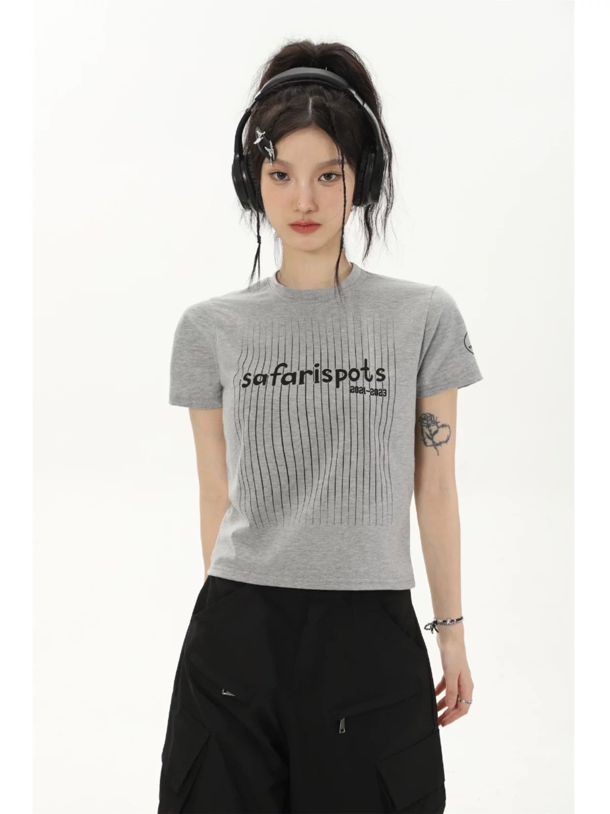 SHIYIYUE American retro gray right shoulder short-sleeved T-shirt for women summer design vertical striped hot girl short top
