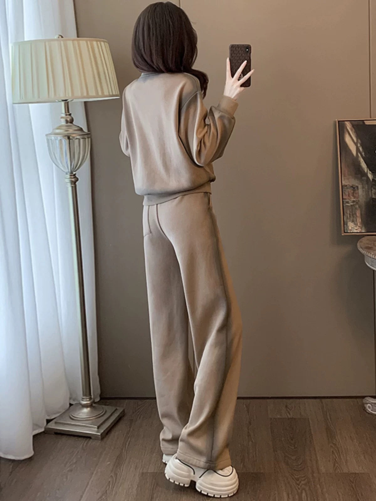 Hong Kong style fashion casual sports suit women's winter new long-sleeved round neck sweatshirt wide-leg pants running two-piece suit