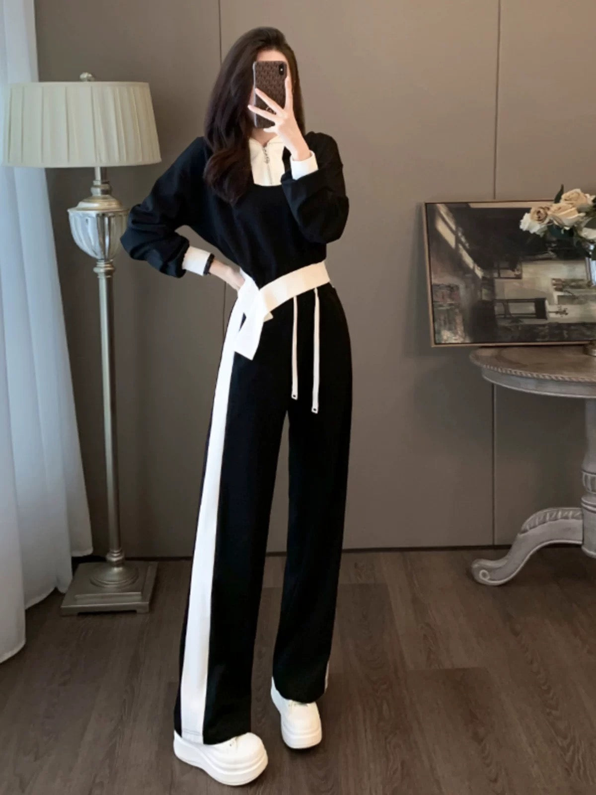 High-end European sports casual suits for women 2025 autumn fashion slim color matching sweatshirt wide leg pants temperament two-piece suit