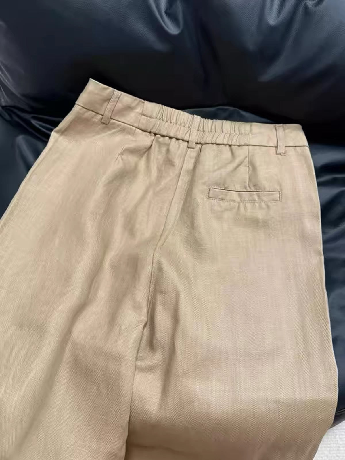 Women's vintage high-waisted cotton-linen casual trousers featuring small horse embroidery, a loose drape, and stylish pleats—perfect for autumn.