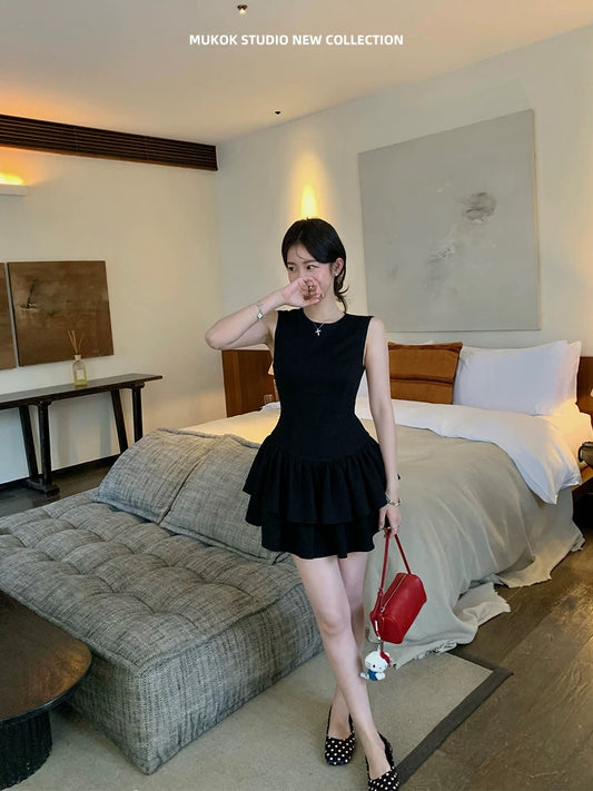 MUKOK French-style black Hepburn-inspired sleeveless mini skirt, new summer style, elegant little black dress.