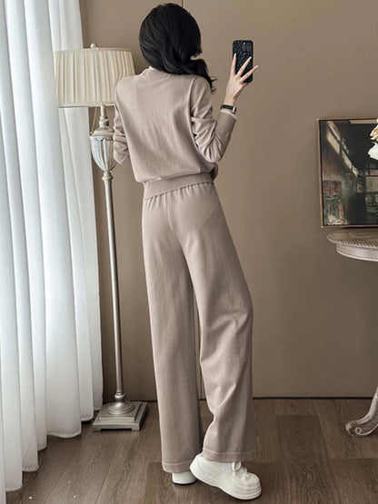 A complete set of autumn outfits for women, elegant and stylish, fake two-piece knit sweaters, drapey wide-leg pants, casual and fashionable two-piece suits