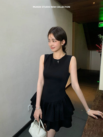 MUKOK French-style black Hepburn-inspired sleeveless mini skirt, new summer style, elegant little black dress.