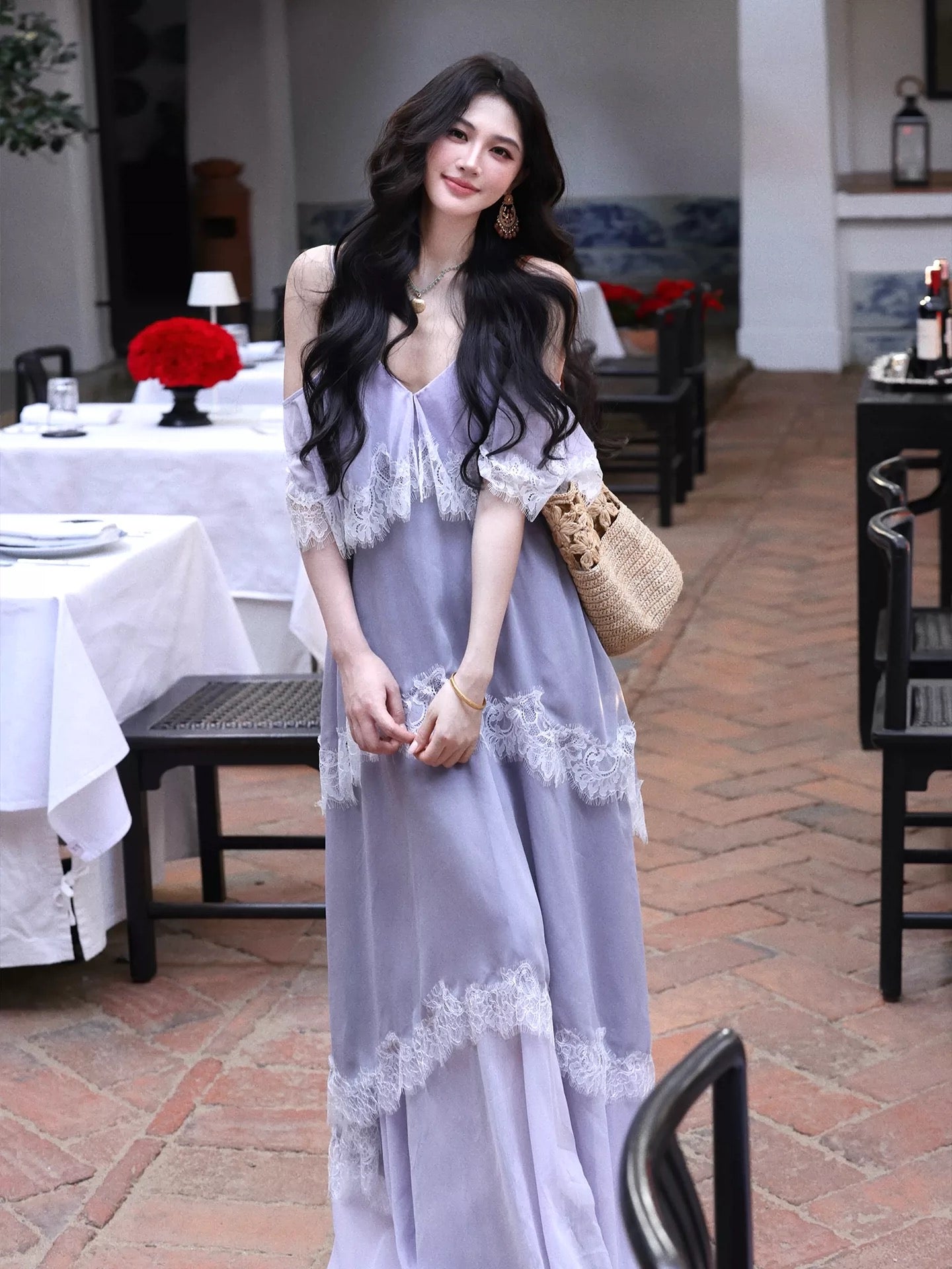 AZure French Retro V-neck Spaghetti Strap Dress, Two-Way Wear, Gradient Color Block Lace Floor-Length Elegant Dress