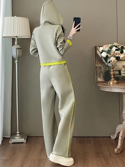 European goods niche casual sports suit women 2025 autumn age-reducing fashionable fake two-piece sweatshirt wide-leg pants two-piece suit