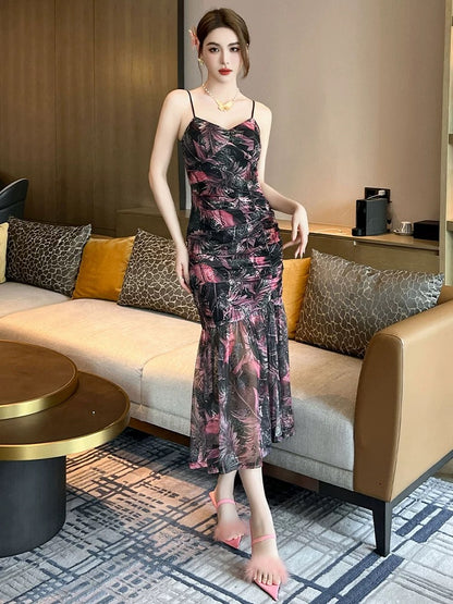 European fishtail dress for women in summer, celebrity suspenders, beautiful temperament, holiday style, slim temperament, hip-wrapped long skirt