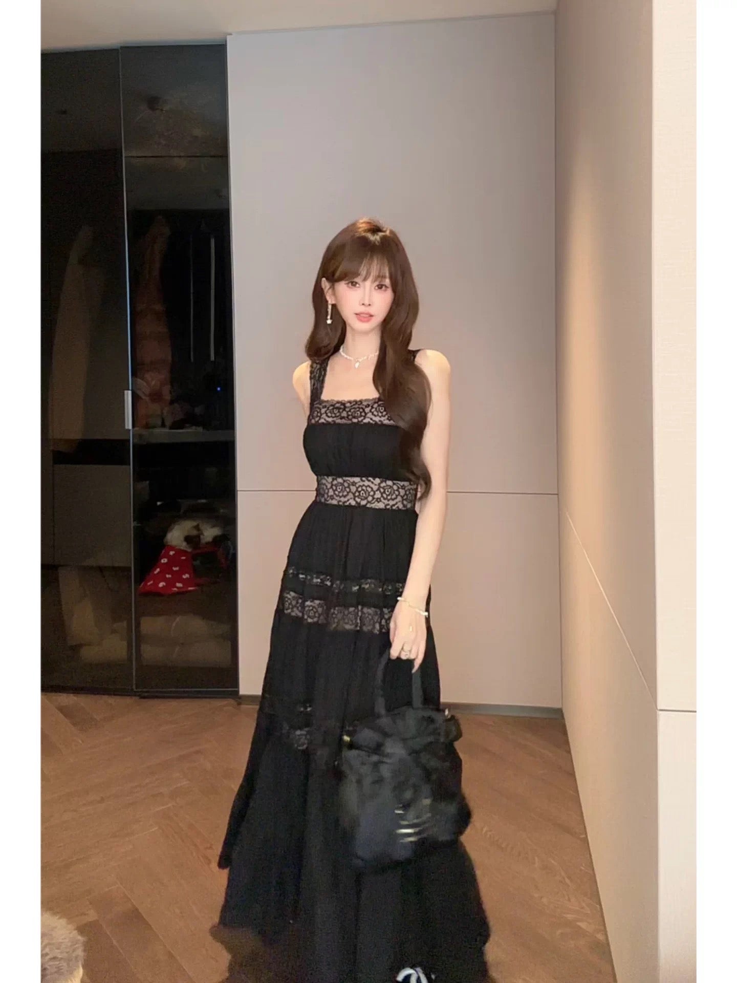 Yululu French-style hollowed-out lace patchwork sleeveless suspender dress for women's summer with a waist-cinching and elegant long skirt.