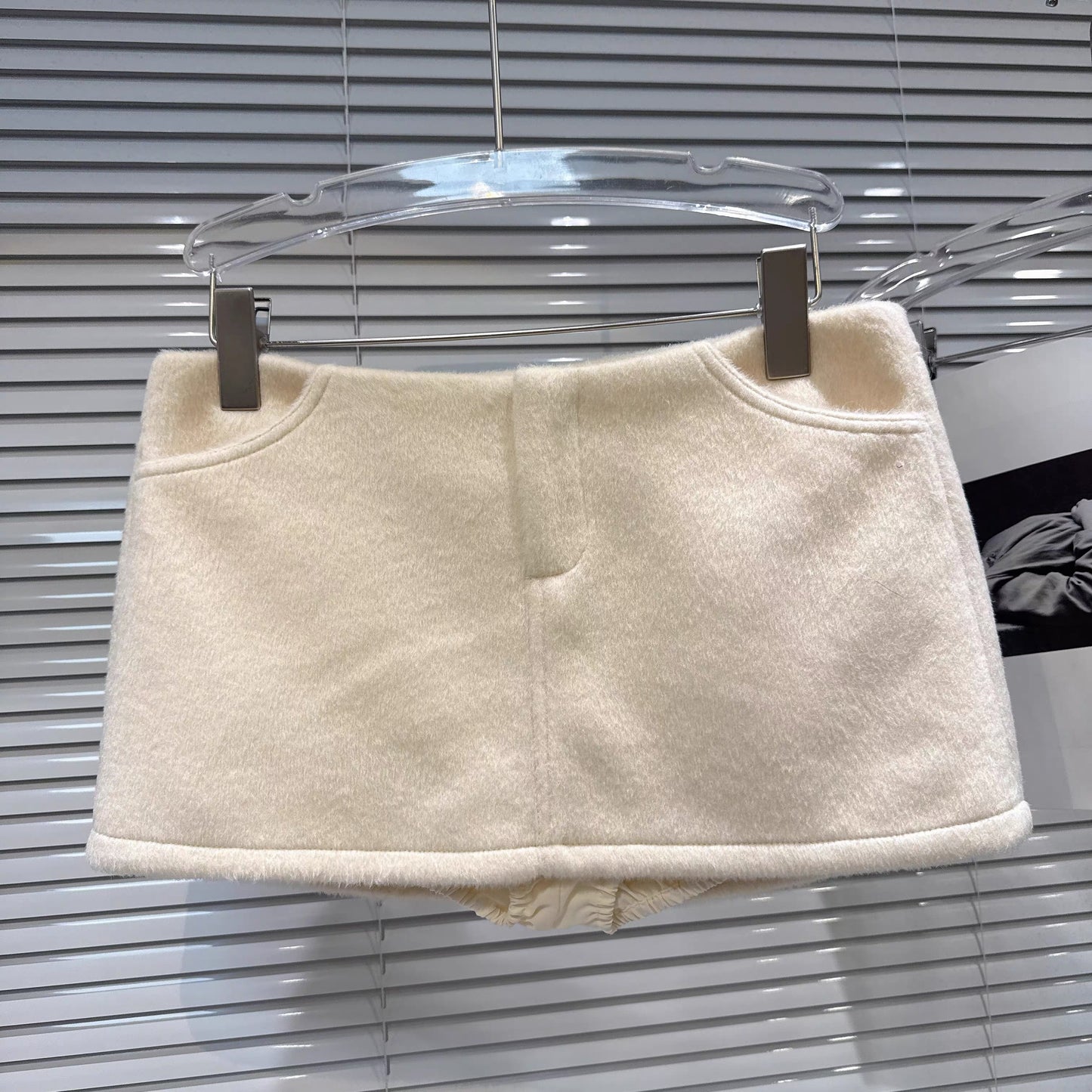 Popular online style, 2025 winter new fashionable low-waisted brushed wool anti-exposure short skirt, bodycon skirt, midi skirt