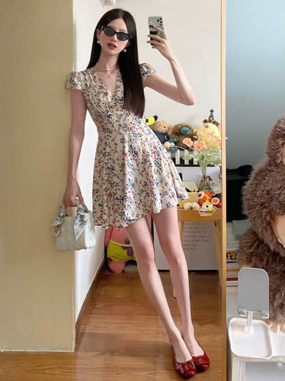 French tea break romantic small floral V-neck dress for women summer new retro temperament waist A-line skirt to reduce age