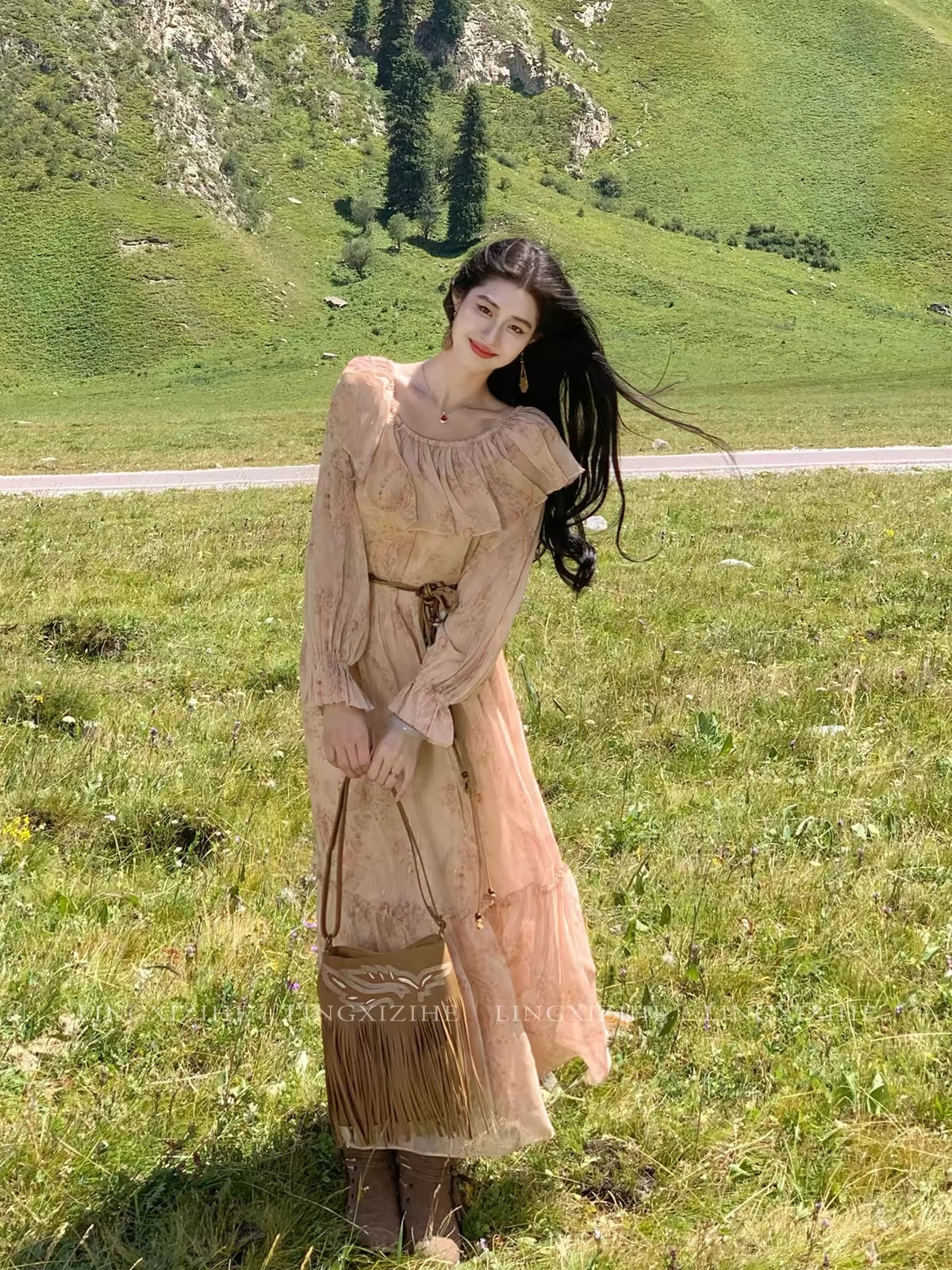 Ling Qian Zi He "Peninsula Peach Mist" – Women's Early Autumn French-Style Off-Shoulder Chiffon Maxi Dress with Textured Print