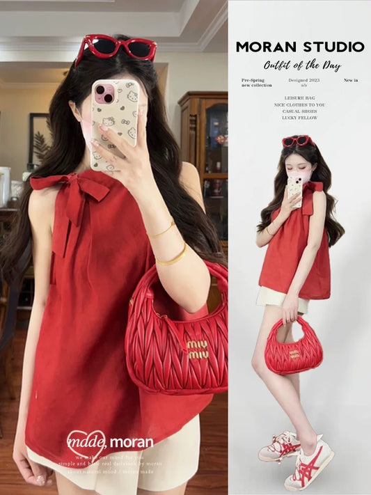 Summer clothes are paired with a complete set of red halterneck sleeveless tops, irregular shorts two-piece set, temperament that reduces age and is gentle in summer.