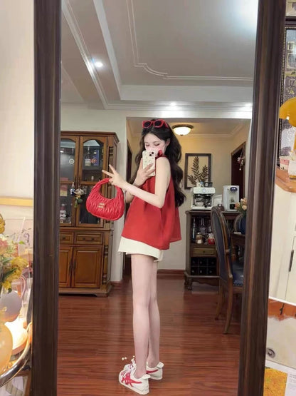 Summer clothes are paired with a complete set of red halterneck sleeveless tops, irregular shorts two-piece set, temperament that reduces age and is gentle in summer.