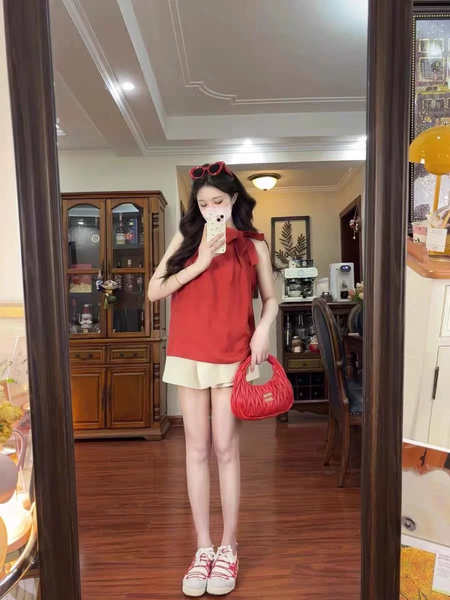 Summer clothes are paired with a complete set of red halterneck sleeveless tops, irregular shorts two-piece set, temperament that reduces age and is gentle in summer.