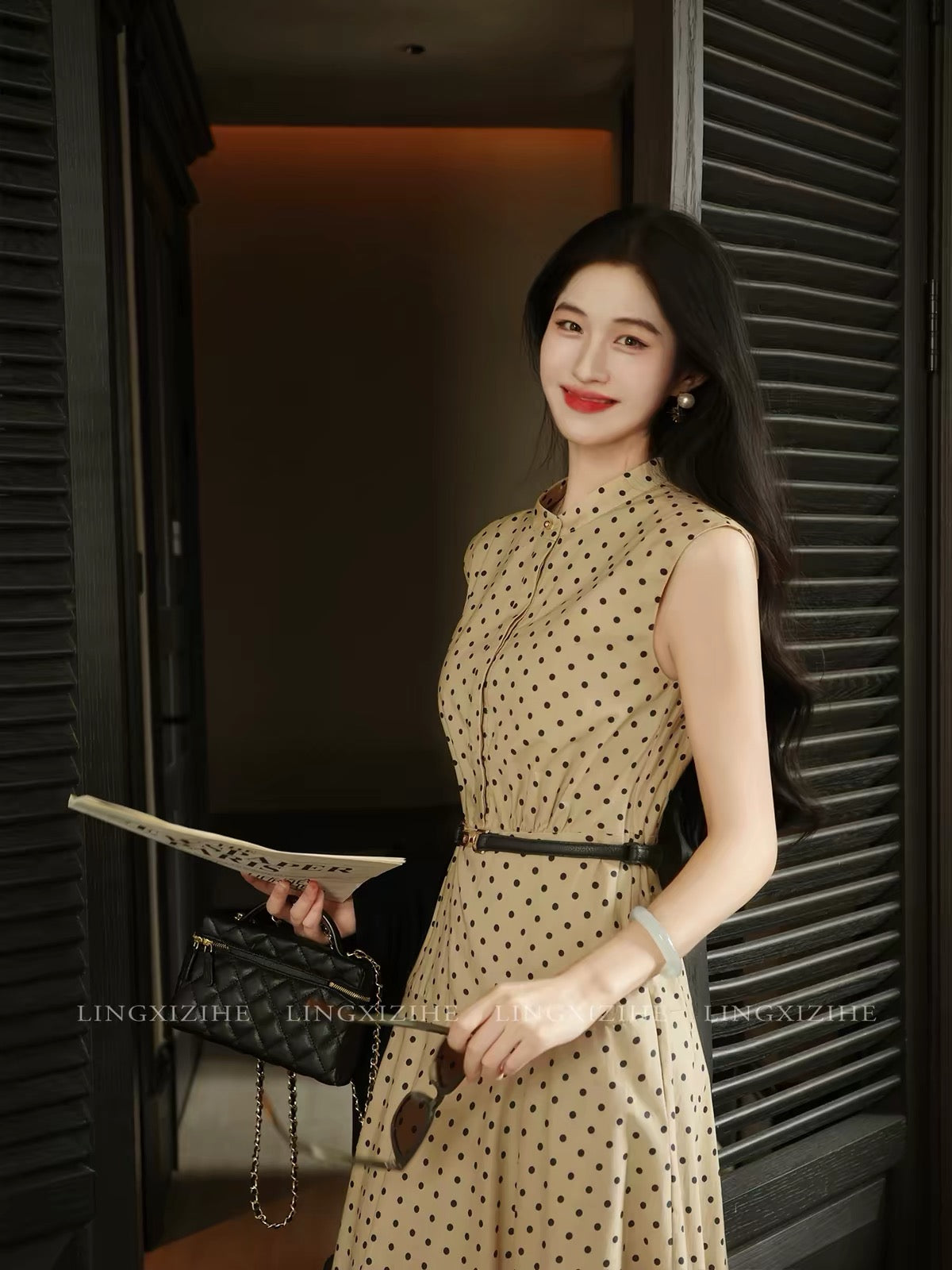 Ling Qian Zi He "Light Coffee Wave Shadow" – A sophisticated, slim-fit, sleeveless French-style A-line maxi dress with a polka-dot pattern, perfect for early autumn.