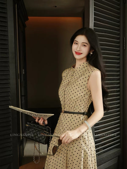 Ling Qian Zi He "Light Coffee Wave Shadow" – A sophisticated, slim-fit, sleeveless French-style A-line maxi dress with a polka-dot pattern, perfect for early autumn.