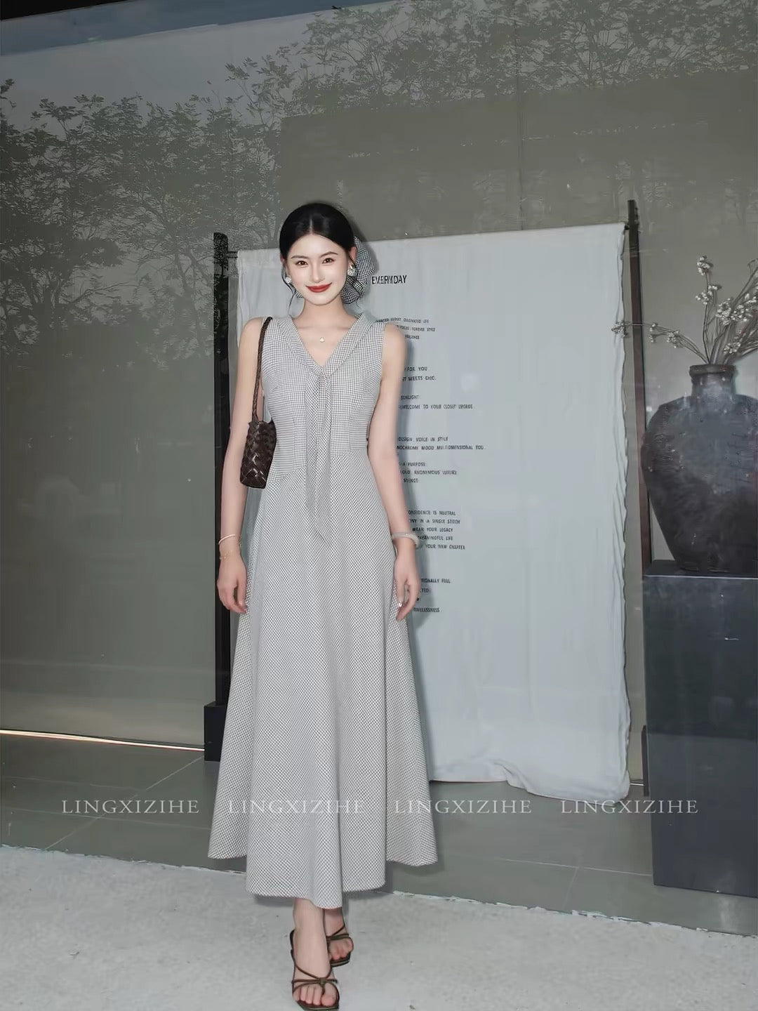 Ling Qian Zi He – French-style black and white color-block plaid sleeveless maxi dress with a waist tie for women (Summer collection)