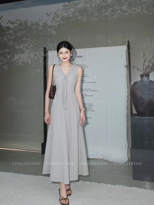 Ling Qian Zi He – French-style black and white color-block plaid sleeveless maxi dress with a waist tie for women (Summer collection)