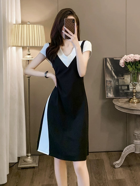 High-end V-neck dress for small people 2024 new summer women's fake two-piece patchwork skirt with waist and temperament