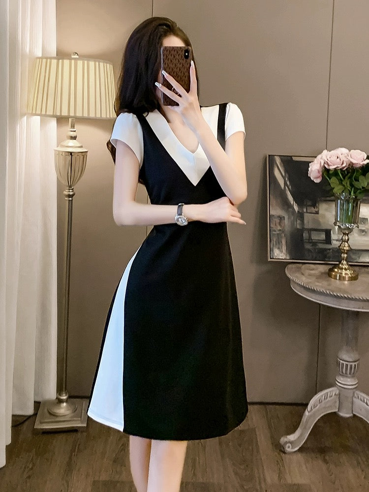 High-end V-neck dress for small people 2024 new summer women's fake two-piece patchwork skirt with waist and temperament