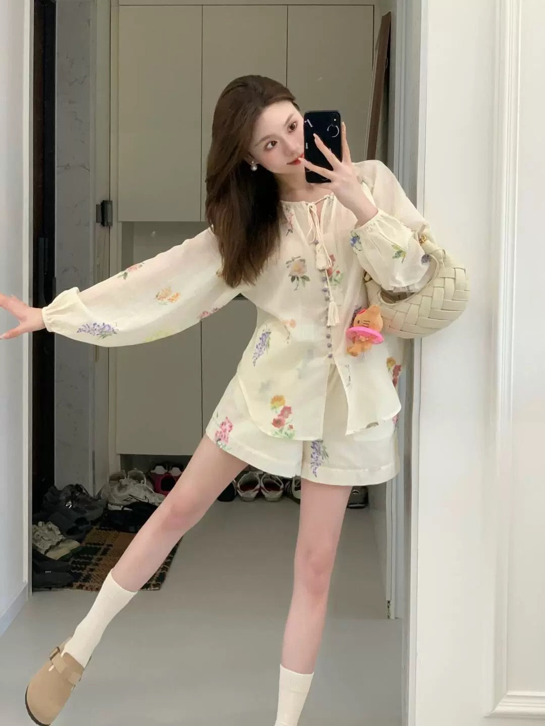 French retro floral long-sleeved sun protection cardigan top casual shorts two-piece suit with sweet, gentle and summery temperament