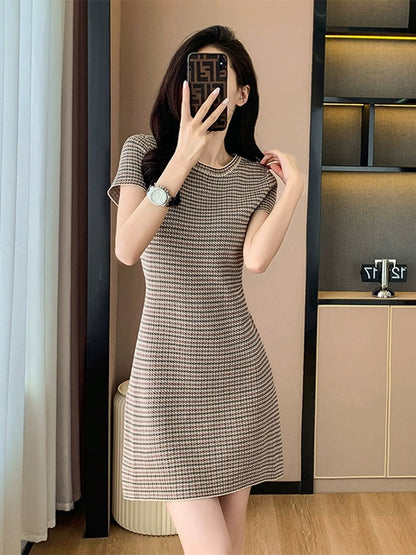2024 summer new style temperament houndstooth pattern hip skirt French retro exquisite knitted foreign style dress for women