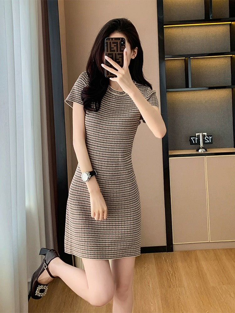 2024 summer new style temperament houndstooth pattern hip skirt French retro exquisite knitted foreign style dress for women