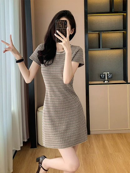2024 summer new style temperament houndstooth pattern hip skirt French retro exquisite knitted foreign style dress for women