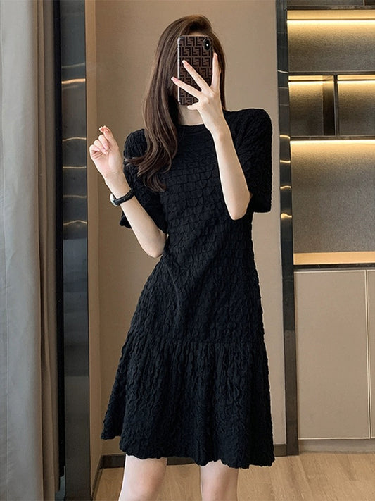 High-end French retro style round neck knitted dress for women mid-length loose slimming ruffle skirt