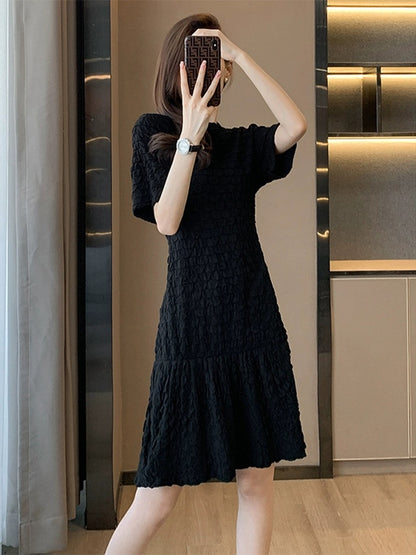 High-end French retro style round neck knitted dress for women mid-length loose slimming ruffle skirt