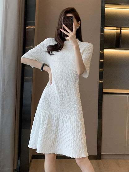 High-end French retro style round neck knitted dress for women mid-length loose slimming ruffle skirt