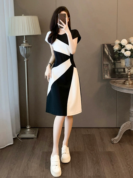 High-end retro black and white splicing dress 2024 women's summer new style simple temperament waist slimming skirt