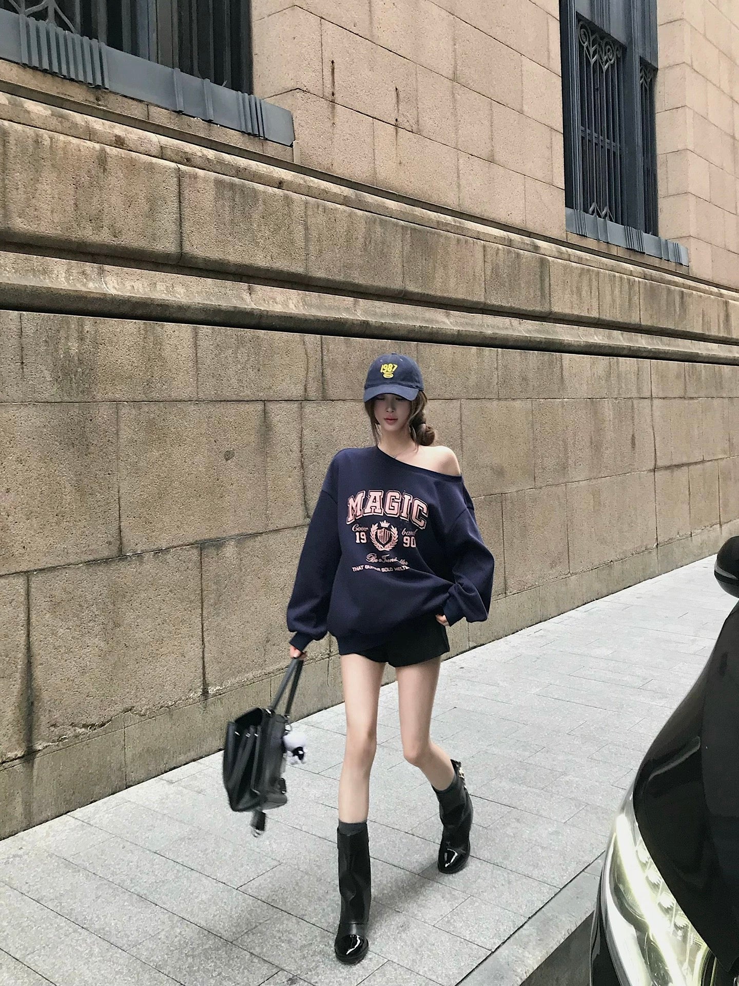 Qiu Rouyao Free City American oblique shoulder sweatshirt women's autumn loose letter print off-shoulder knitted top