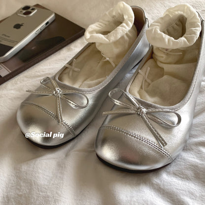 These shoes are so stylish! Retro-style, low-cut, round-toe, flat, slip-on, soft-soled, versatile grandma shoes.