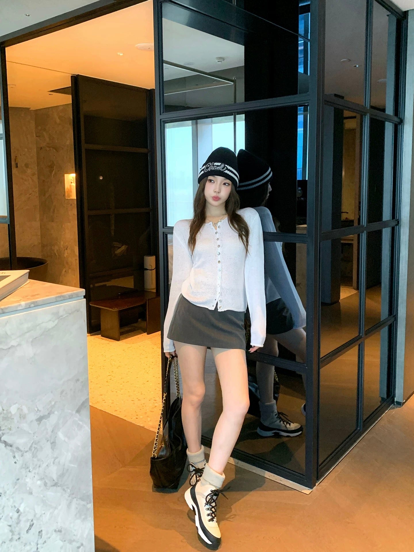 Qiu Rouyao light and gentle white long-sleeved knitted cardigan women's slim outer wear bottoming shirt temperament top