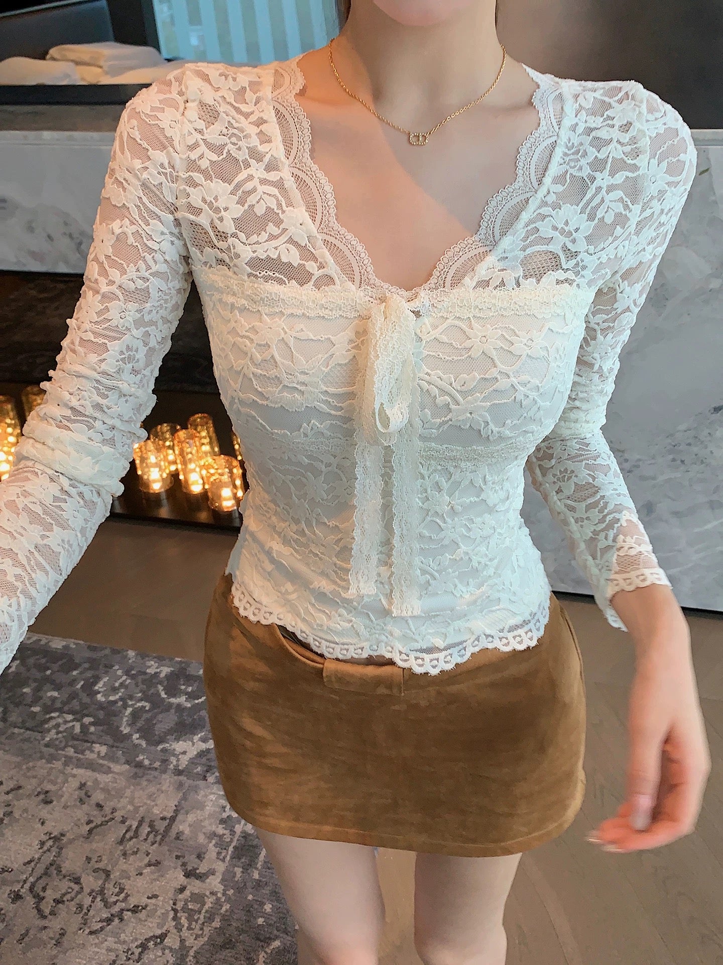 Qiu Rouyao meets Milan French V-neck lace shirt slim fit pure desire bottoming shirt temperament sexy inner top
