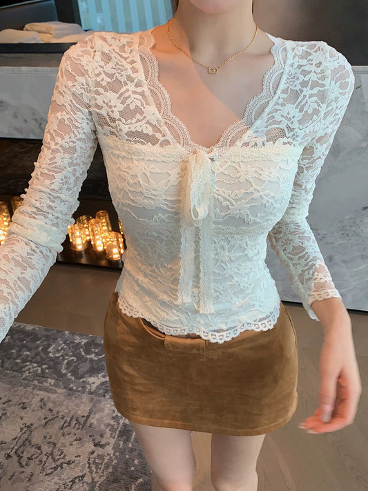 Qiu Rouyao meets Milan French V-neck lace shirt slim fit pure desire bottoming shirt temperament sexy inner top