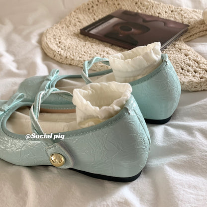 Beautiful silver flats~ Korean style platform ballet flats for women, perfect for petite women to pair with skirts and Mary Jane shoes.