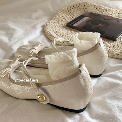Beautiful silver flats~ Korean style platform ballet flats for women, perfect for petite women to pair with skirts and Mary Jane shoes.