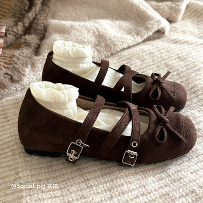 Social Pig - Gentle-inspired cross-strap low-cut platform Mary Jane shoes for evening wear with skirts.