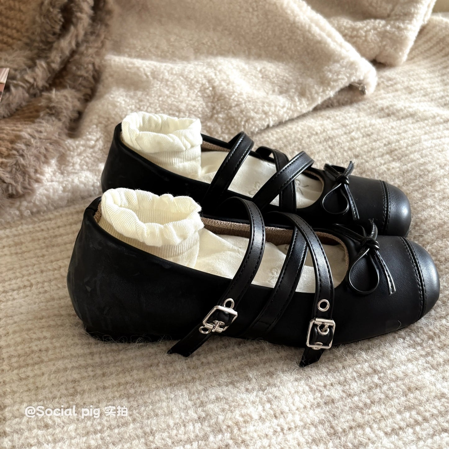 Social Pig - Gentle-inspired cross-strap low-cut platform Mary Jane shoes for evening wear with skirts.