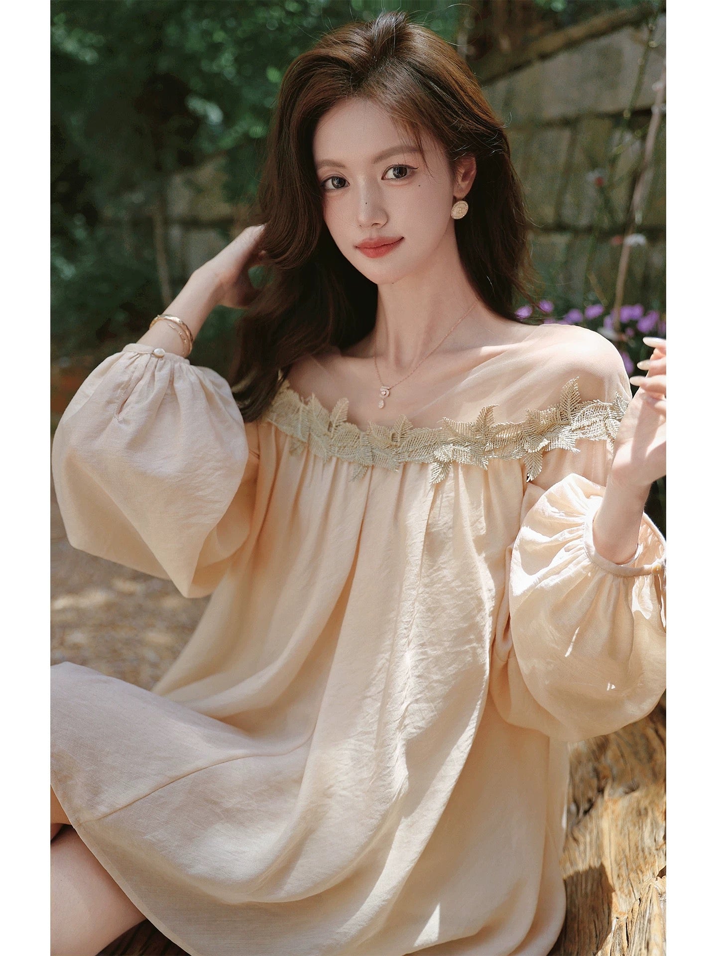 Plums are ripe. Fairy-like and elegant pure desire style mesh splicing one-shoulder small shirt for women in summer romantic lantern sleeve top