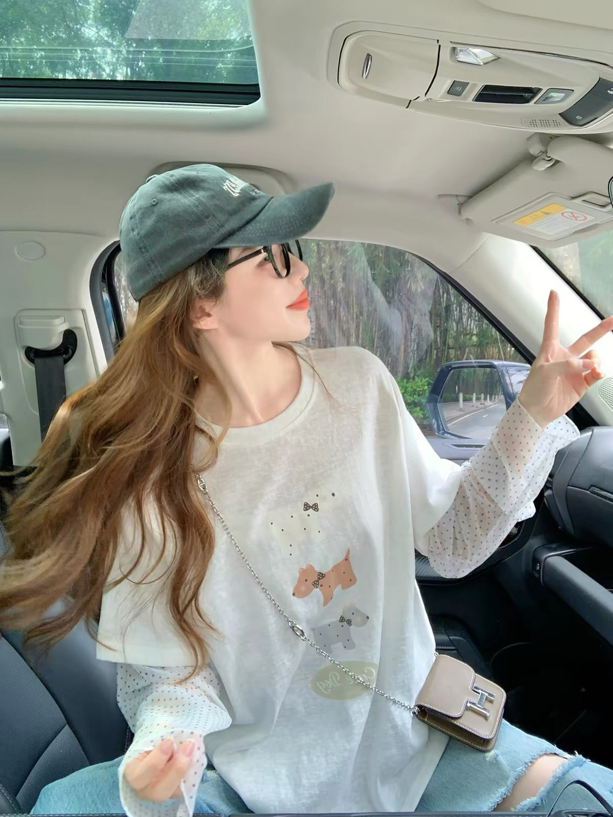 Korean-style "faux-layered" short-sleeve T-shirt for women (New Autumn 2026): A unique, loose-fitting, youthful-look top featuring polka-dot mesh paneling.