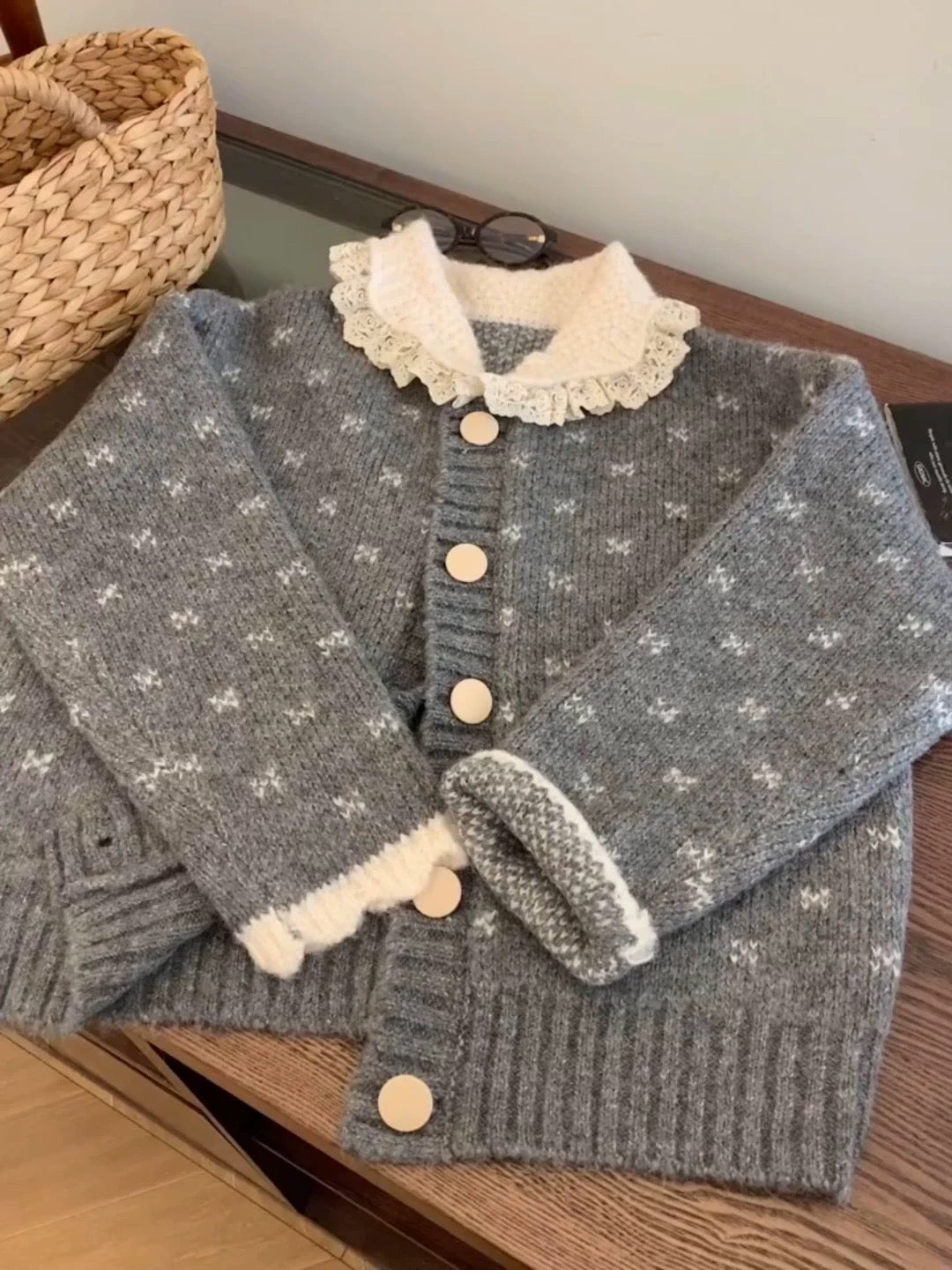 Niche design lace lapel knitted cardigan gray splicing retro college style raccoon velvet sweater women's autumn and winter