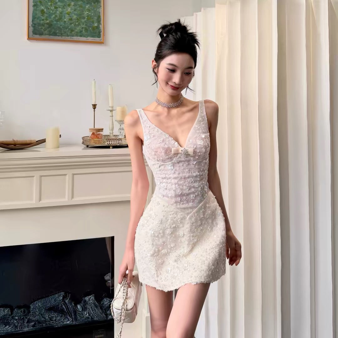 【JINGGUO Luxury】Niche Design, Heavy Sequined V-Neck Spaghetti Strap Dress, Elegant and Slim Fit, 7658