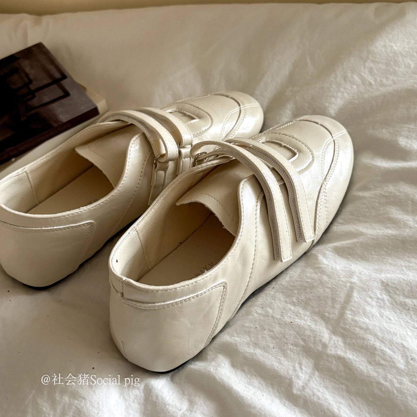Social Pig ballet-style soft-soled Mary Jane shoes, new Korean style, versatile round toe, Velcro flat shoes