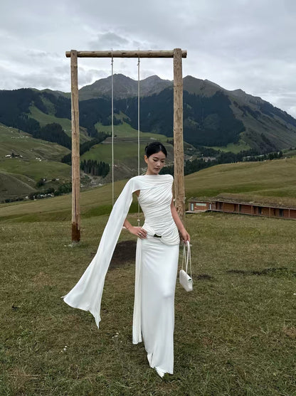 VENUIE Niche White Knit Dress – A form-fitting, hip-hugging midi dress with a French-style vacation vibe; perfect for birthday parties or semi-formal occasions.