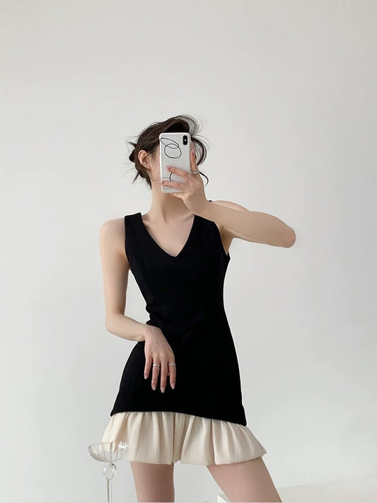 Black and white splicing design niche sleeveless v-neck vest dress summer new waist slimming dress little black dress